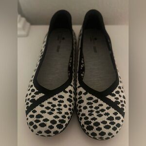 Women’s Cloudsteppers By Clark Black White Pattern Flats Work Casual.‎ Size 10W.